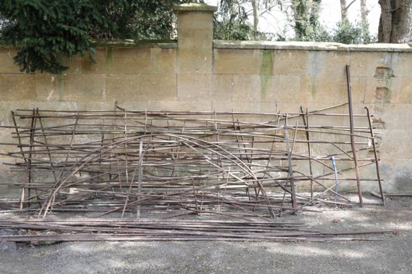 A QUANTITY OF ASSORTED VICTORIAN ESTATE RAILINGS AND IRONWORK,