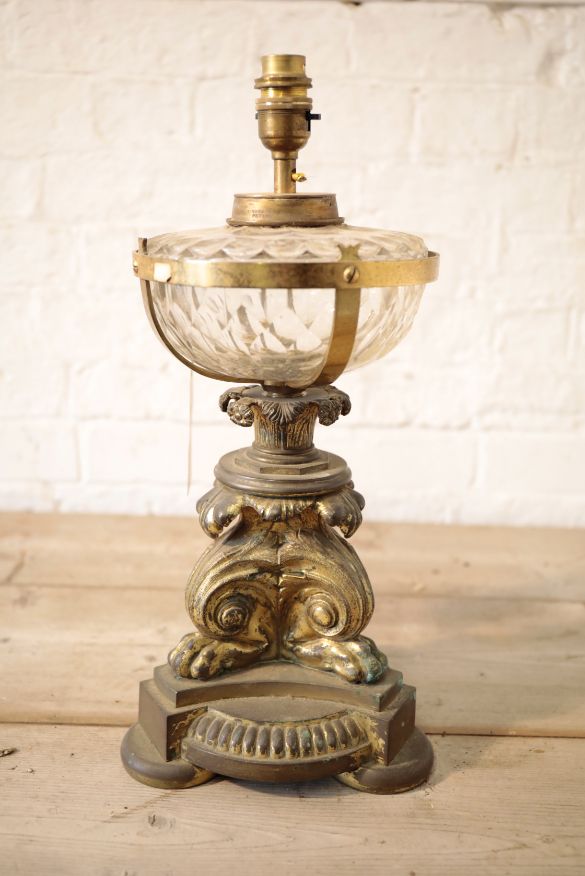 A GEORGE IV GILT BRONZE AND CUT GLASS MOUNTED TABLE OIL LAMP,