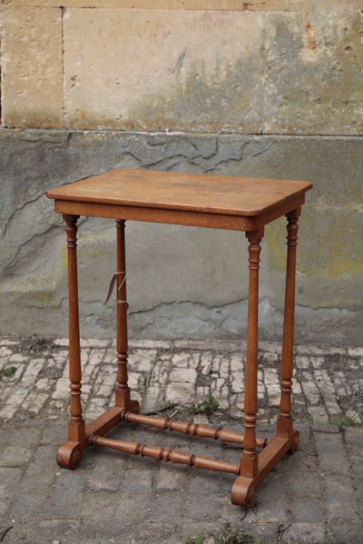AN OAK SIDE TABLE, POSSIBLY BY GILLOWS,