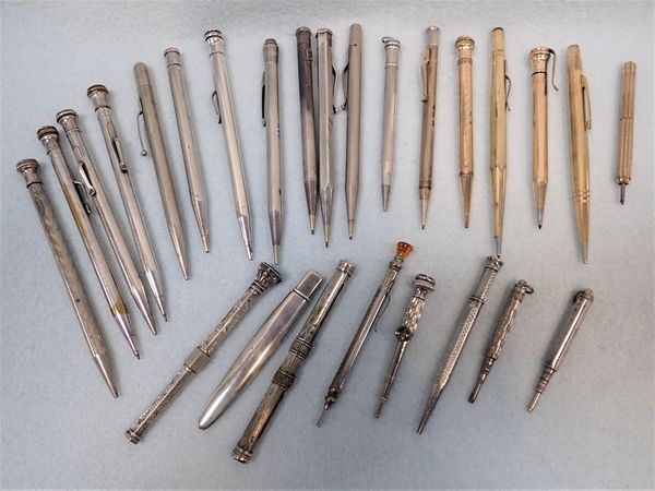 A COLLECTION OF SILVER AND GOLD PLATED PEN AND PENCILS