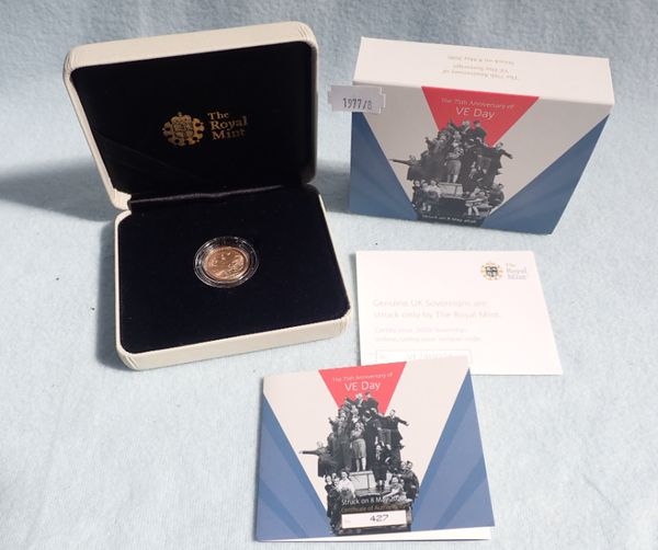 THE ROYAL MINT: 'THE 75TH ANNIVERSARY OF VE DAY' GOLD SOVERIGN