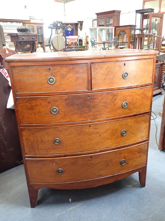 A 19TH CENTURY MAHOGANY BOW-FRONTED CHEST OF DRAWERS