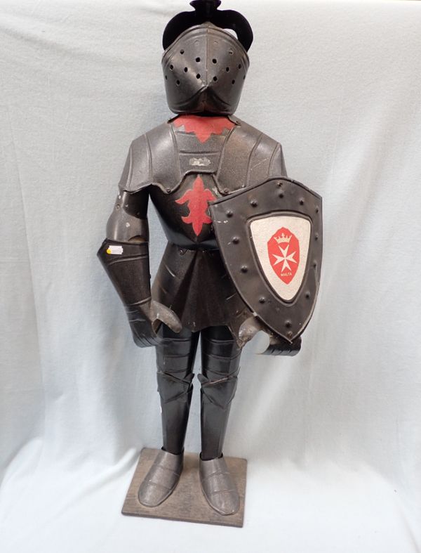 A SMALL-SCALE MODEL SUIT OF ARMOUR