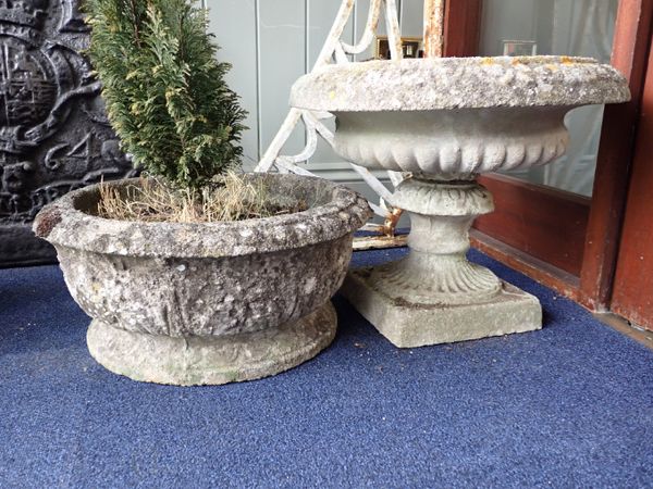 A WEATHERED RECONSTITUTED STONE GARDEN URN