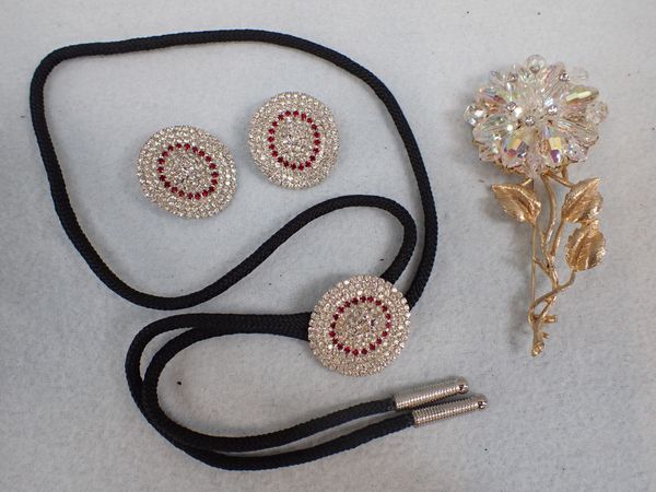 A WEISS NECKLACE AND EARRINGS SET