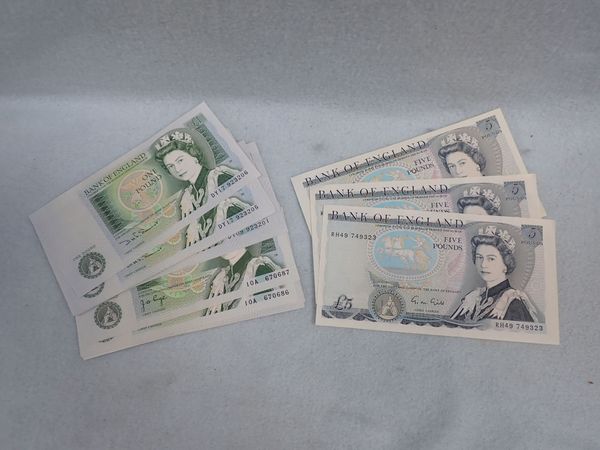 A COLLECTION OF OLD 'ONE POUND' AND 'FIVE POUND' NOTES