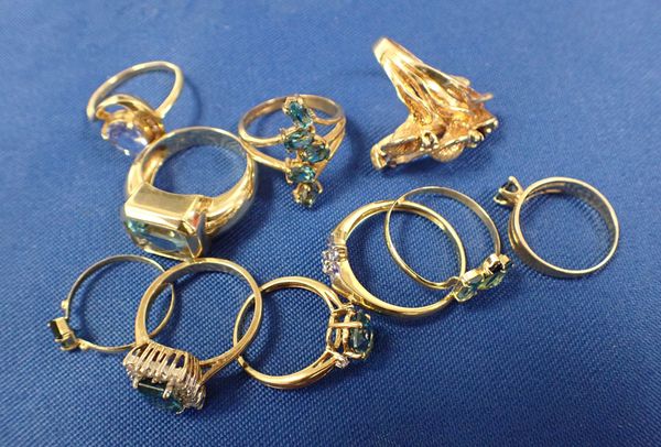 A COLLECTION OF BLUE GEMSTONE RINGS