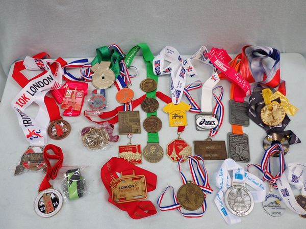 A COLLECTION OF MODERN PARIS MARATHON MEDALS