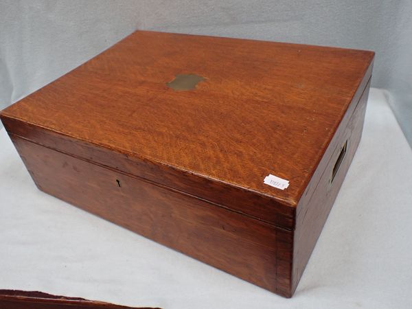 AN OAK CANTEEN BOX, FITTED TWO TRAYS