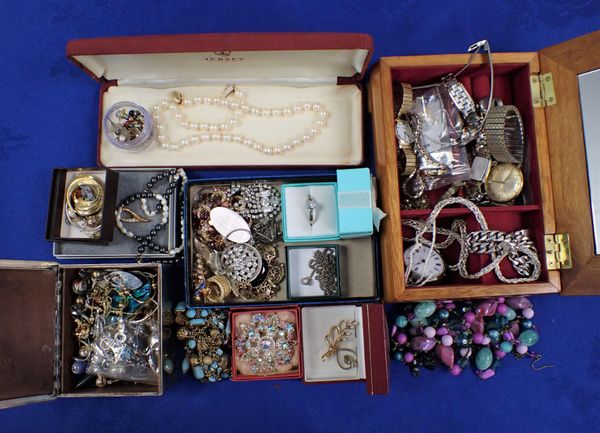 A COLLECTION OF JEWELLERY AND WATCHES