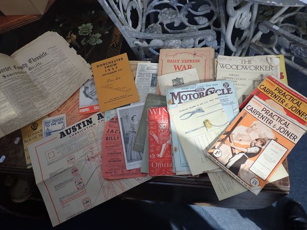 A COLLECTION OF VINTAGE GUIDES