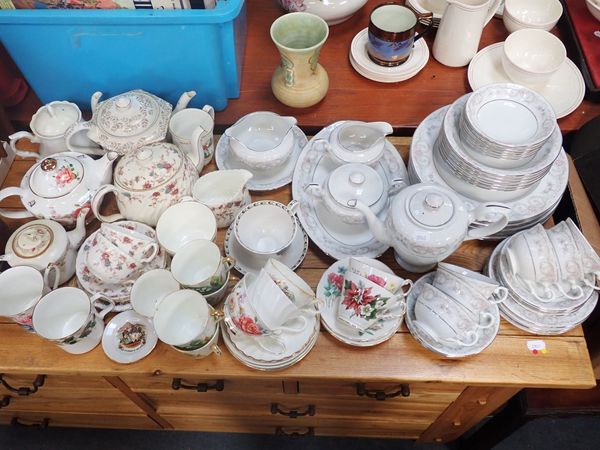 A COLECTION OF NORITAKE TEA AND DINNER WARE