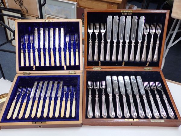 A SET OF 12 VICTORIAN SILVER PLATED FRUIT KNIVES AND FORKS