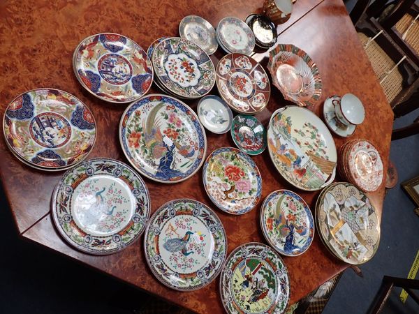 A COLLECTION OF JAPANESE PLATES