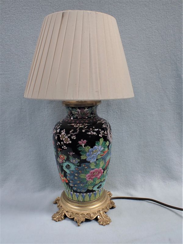 A CHINESE PORCELAIN TABLE LAMP