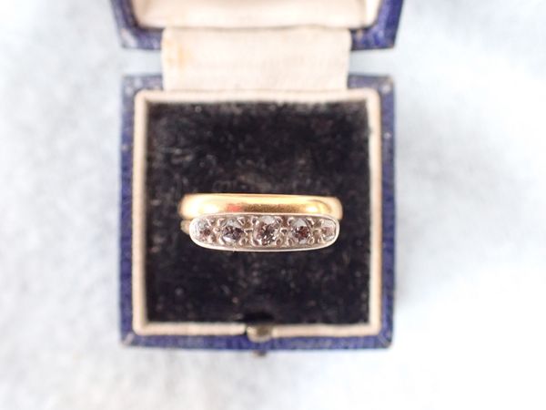 A 22 CT GOLD WEDDING BAND