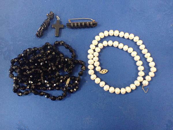 A WHITBY JET NECKLACE, AND A STRING OF PEARLS