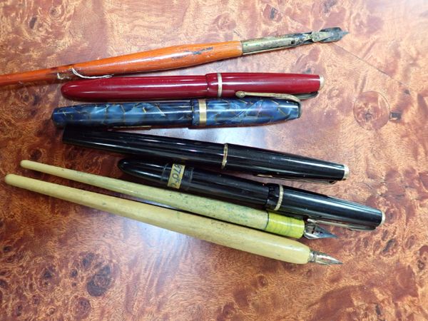 A COLLECTION OF VINTAGE PENS