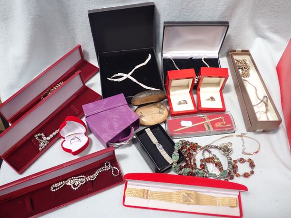 A COLLECTION OF COSTUME JEWELLERY