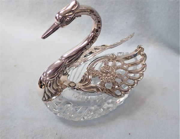 A CUT GLASS SWAN