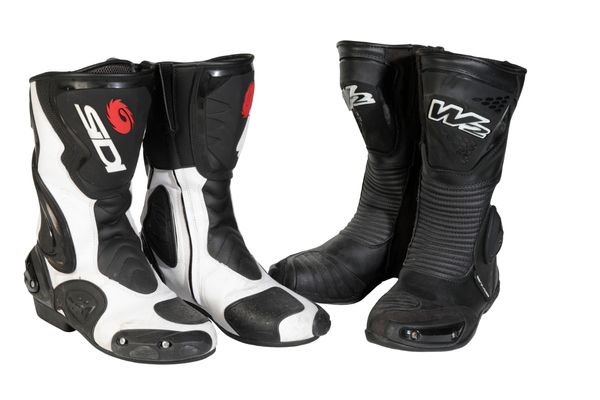 A PAIR OF SIDI SPORTS MOTORCYCLE BOOTS
