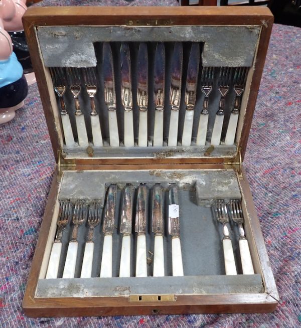 A CASED SET OF MOTHER OF PEARL HANDLED DESSERT SET