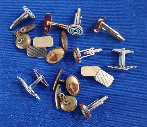 A COLLECTION OF CUFFLINKS