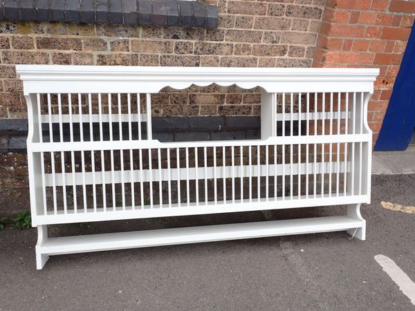 A LARGE VICTORIAN STYLE WHITE PAINTED PLATE RACK