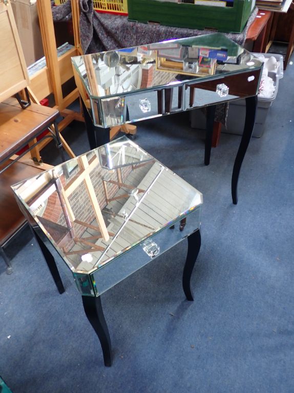 A CONTEMPORARY MIRRORED TWO DRAWER DRESSING TABLE