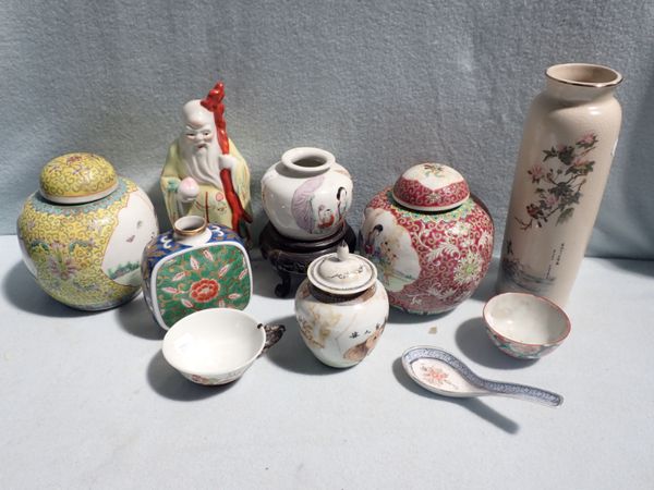 A CHINESE SQUAT VASE, WITH WOODEN STAND