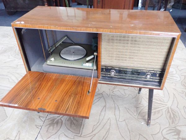 A 1950S PHILIPS CABINET RADIOGRAM