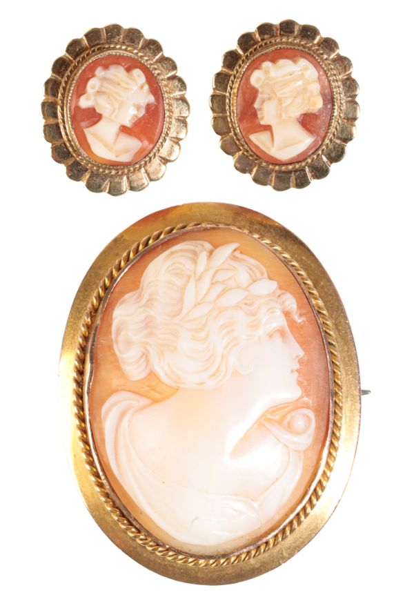 A CAMEO SHELL BROOCH / PENDANT SET IN 9CT GOLD,