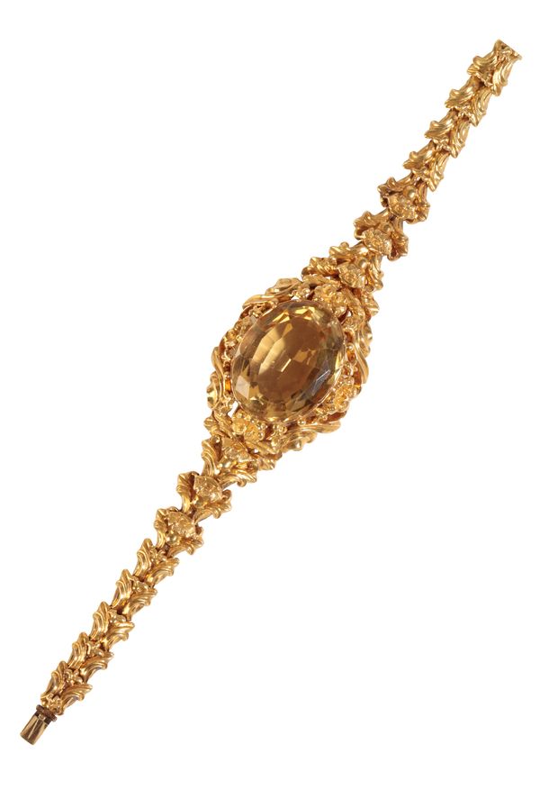 A VICTORIAN CITRINE AND GOLD BRACELET