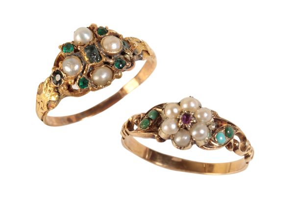 A 19TH CENTURY EMERALD AND SEED PEARL CLUSTER RING