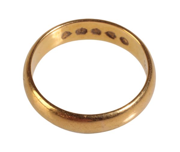 A 22CT YELLOW GOLD WEDDING BAND