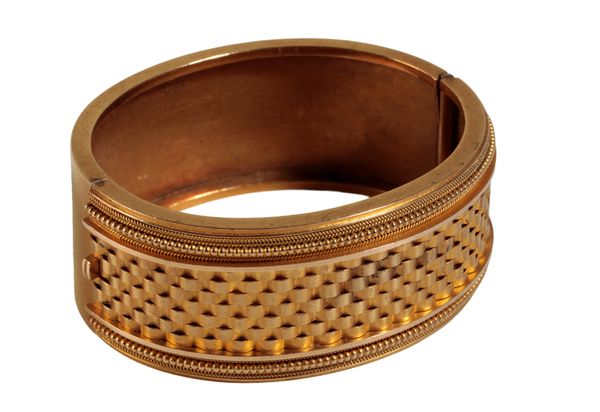 A VICTORIAN ETRUSCAN STYLE YELLOW GOLD BANGLE