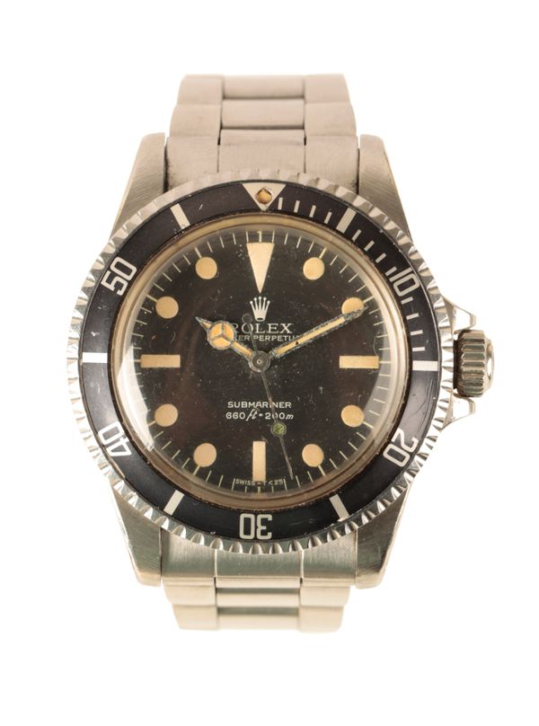 A ROLEX OYSTER PERPETUAL SUBMARINER GENTLEMAN'S STAINLESS STEEL BRACELET WATCH