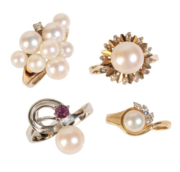 A CULTURED PEARL AND DIAMOND CLUSTER RING