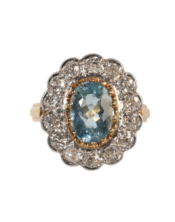 AN AQUAMARINE AND DIAMOND CLUSTER RING