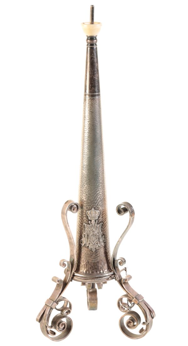 A GERMAN SILVER TABLE LIGHTER IN THE IN FORM OF A HUNTING HORN
