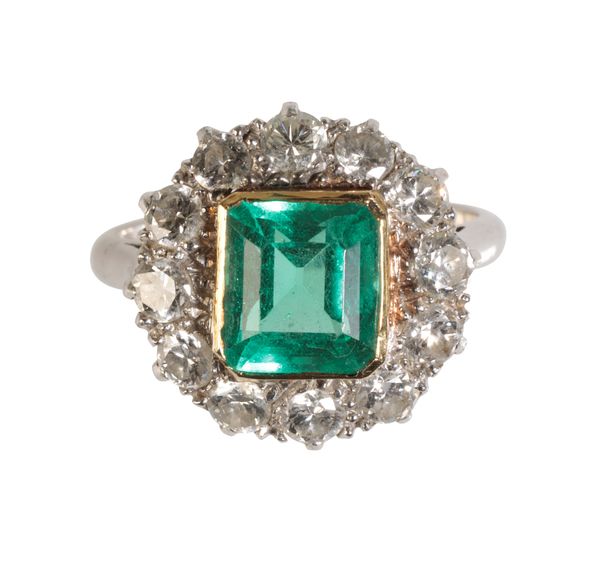 AN EMERALD AND DIAMOND CLUSTER RING