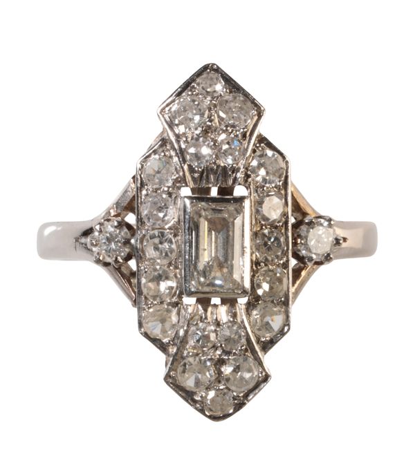 A DIAMOND CLUSTER RING