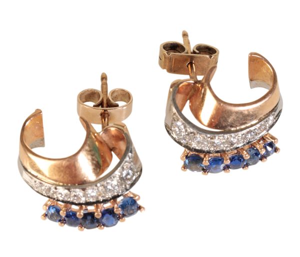 A PAIR OF 1940S SAPPHIRE AND DIAOND CURL EARRINGS
