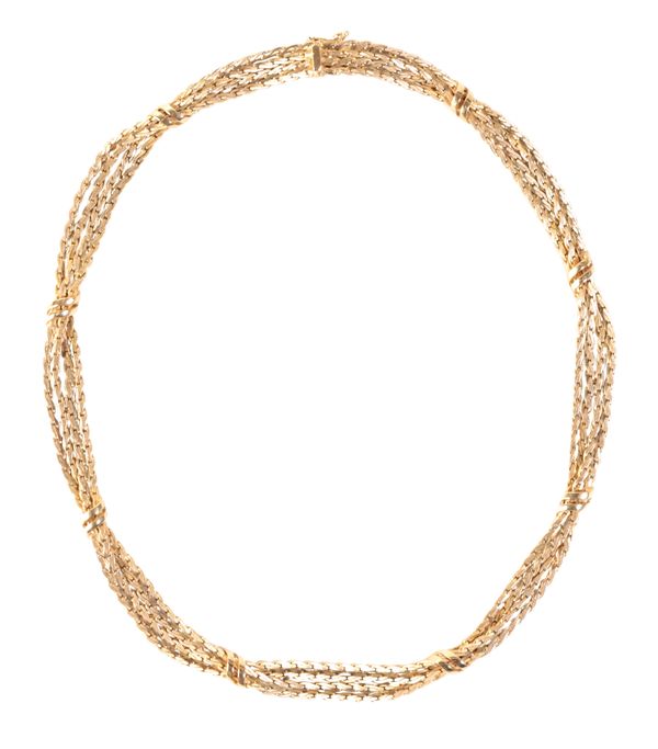 A 9CT YELLOW GOLD NECKLACE