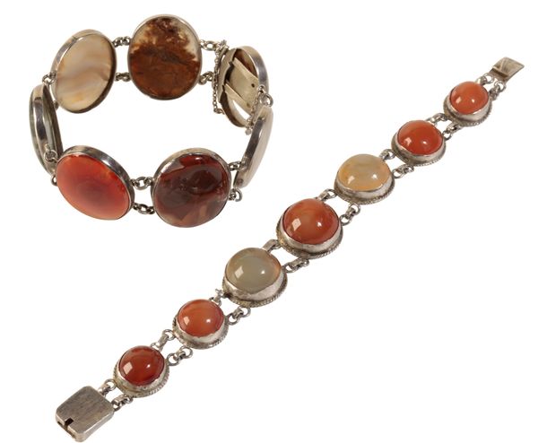 A HARDSTONE BRACELET