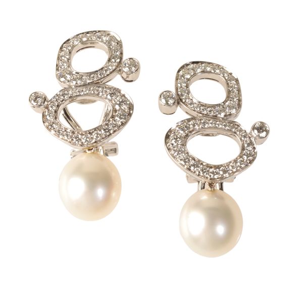 DE BEERS: A PAIR OF DIAMOND AND PEARL EARRINGS COLLECTING