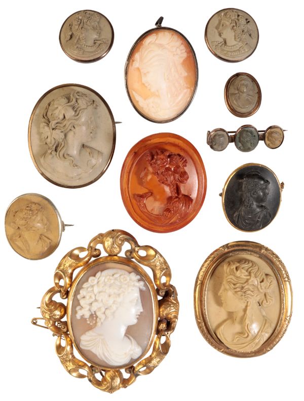 A COLLECTION OF CAMEO BROOCHES AND STUDS