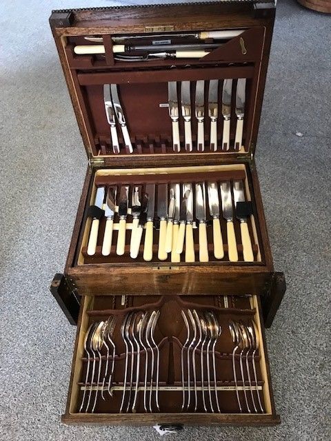 A CANTEEN OF PLATED CUTLERY