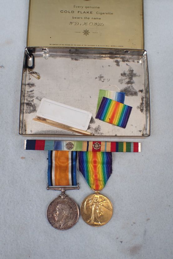 A FIRST WORLD WAR PAIR OF MEDALS