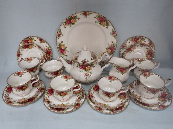 A ROYAL ALBERT 'OLD COUNTRY ROSES' TEASET